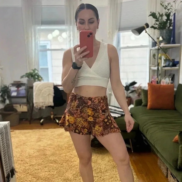 Kimchi Blue Urban Outfitters Brown Floral Pattern Flowy Shorts - Picture 2 of 6